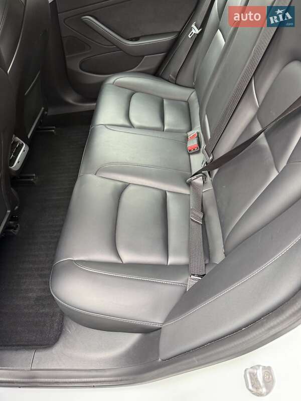 Седан Tesla Model 3 2020 в Киеве