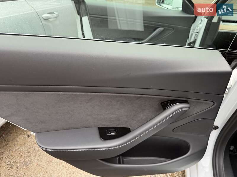 Седан Tesla Model 3 2020 в Киеве