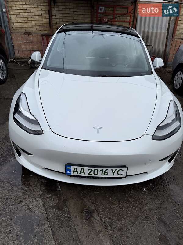 Седан Tesla Model 3 2020 в Киеве