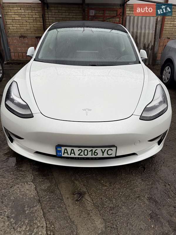 Седан Tesla Model 3 2020 в Киеве