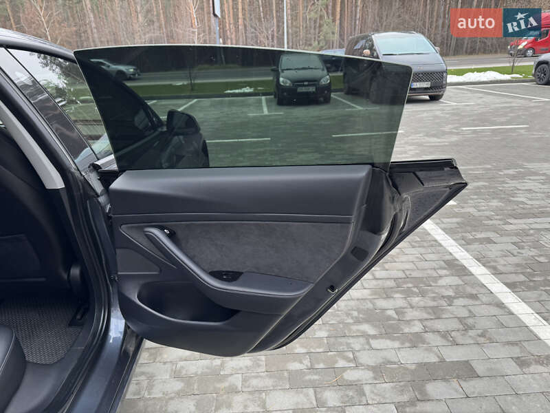 Седан Tesla Model 3 2019 в Києві