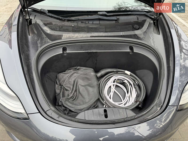 Седан Tesla Model 3 2019 в Києві