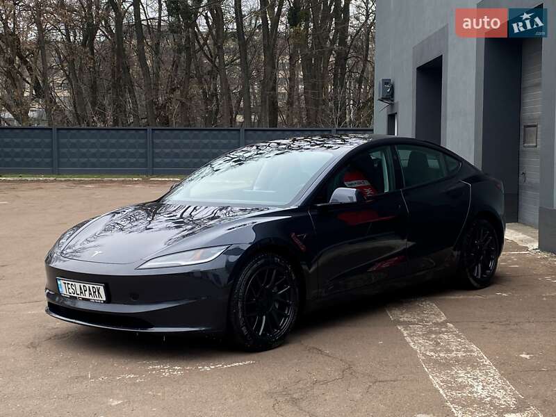 Седан Tesla Model 3 2025 в Киеве
