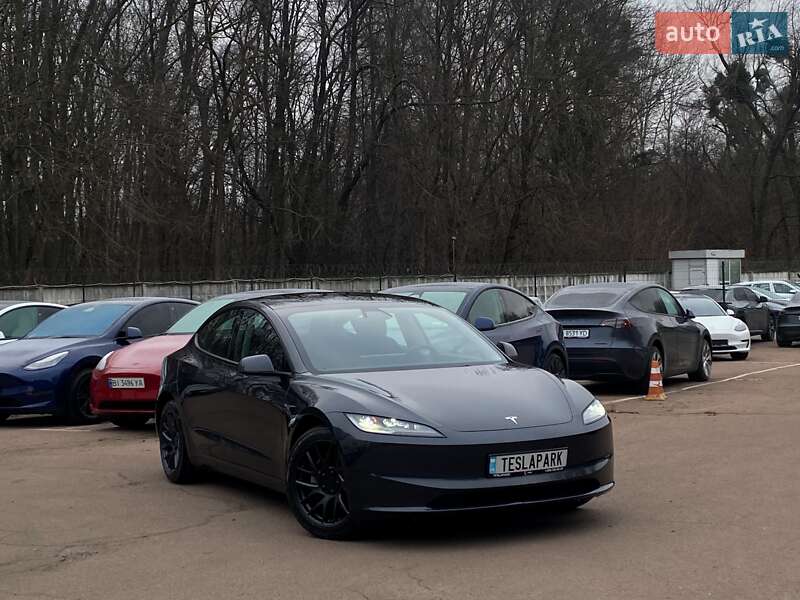 Седан Tesla Model 3 2025 в Киеве