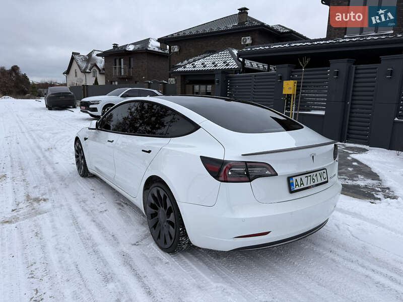 Седан Tesla Model 3 2021 в Киеве
