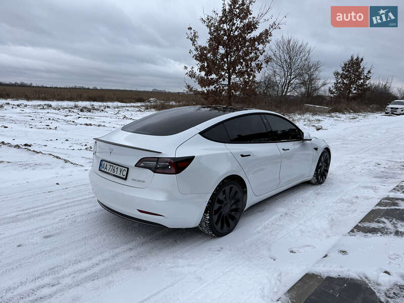 Седан Tesla Model 3 2021 в Киеве