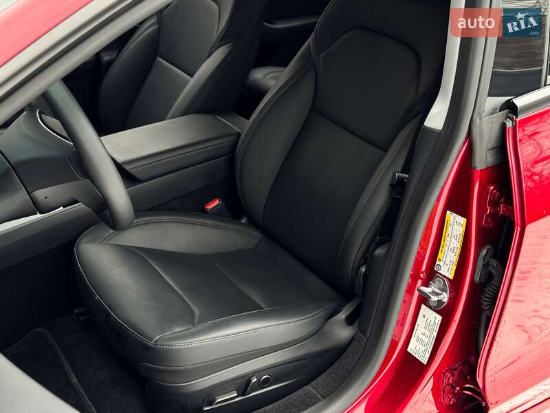 Седан Tesla Model 3 2024 в Киеве