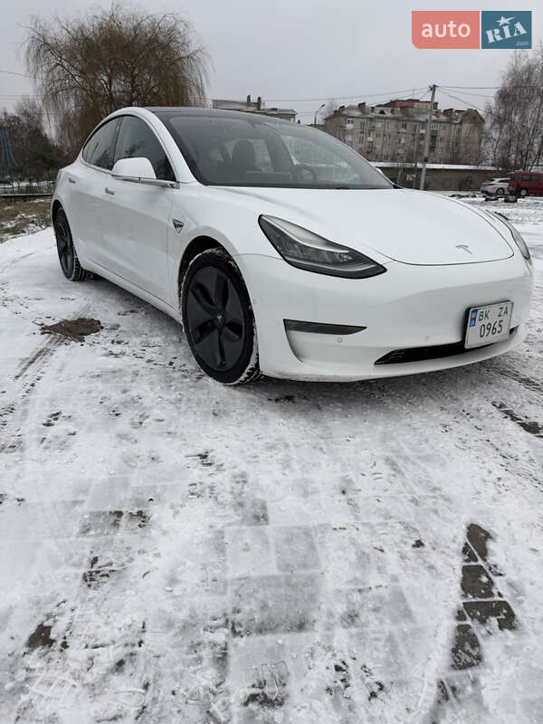 Седан Tesla Model 3 2019 в Ровно