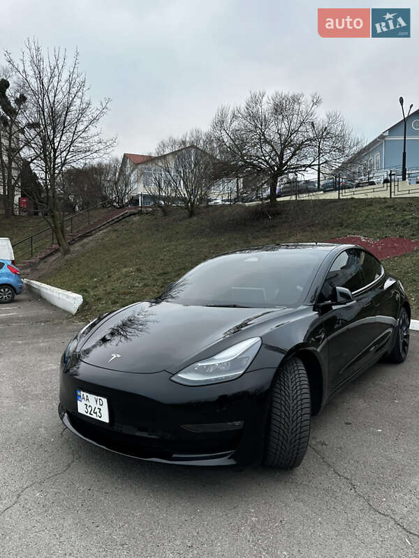 Седан Tesla Model 3 2022 в Киеве