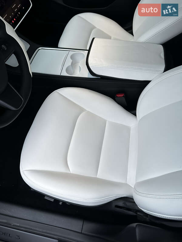 Седан Tesla Model 3 2022 в Киеве