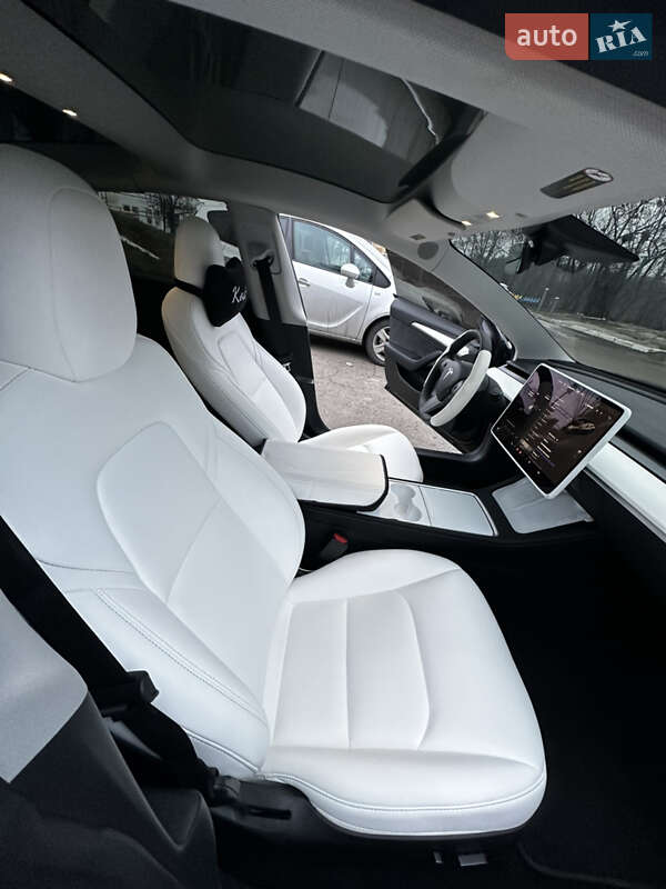 Седан Tesla Model 3 2022 в Киеве