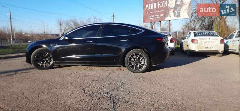 Седан Tesla Model 3 2019 в Кривом Роге