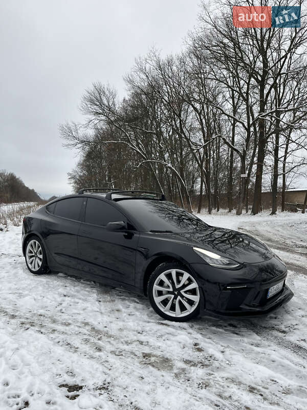 Седан Tesla Model 3 2020 в Коломые
