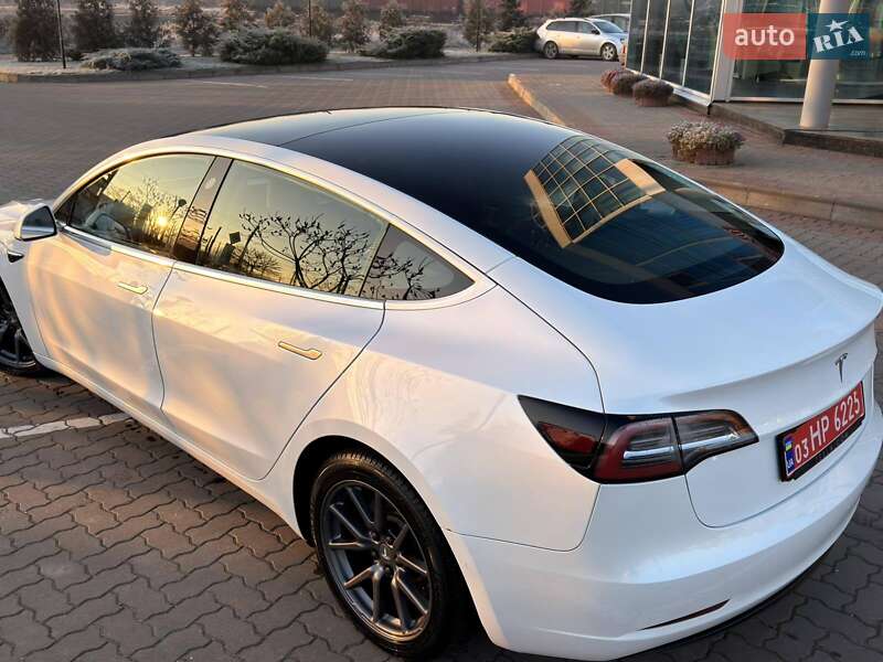 Седан Tesla Model 3 2020 в Киеве