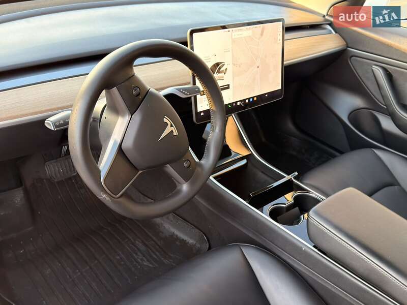 Седан Tesla Model 3 2020 в Киеве