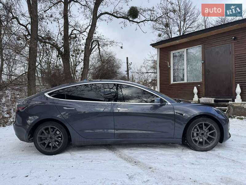 Седан Tesla Model 3 2020 в Киеве