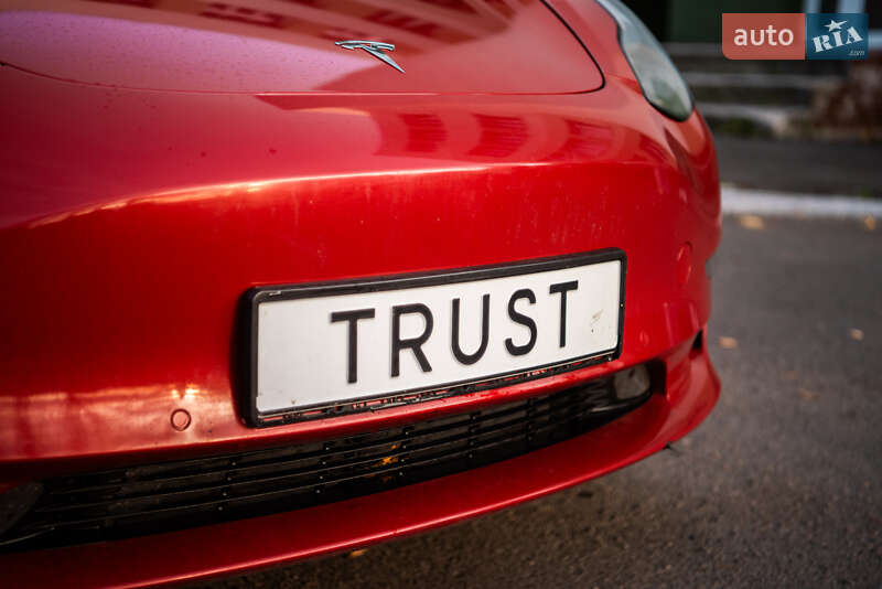 Седан Tesla Model 3 2018 в Львові