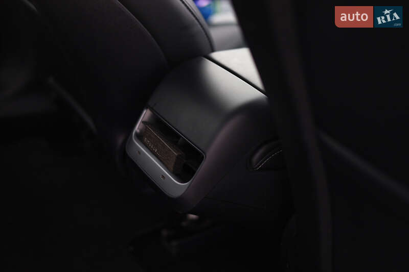 Седан Tesla Model 3 2021 в Новояворовске