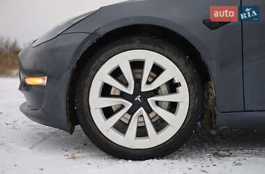 Седан Tesla Model 3 2021 в Львові