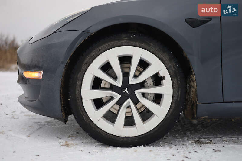 Седан Tesla Model 3 2021 в Новояворовске