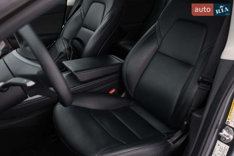 Седан Tesla Model 3 2021 в Новояворовске