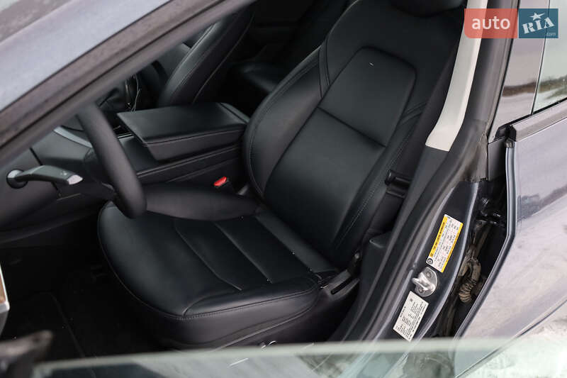 Седан Tesla Model 3 2021 в Новояворовске