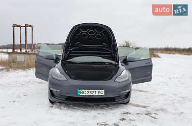 Седан Tesla Model 3 2021 в Львові