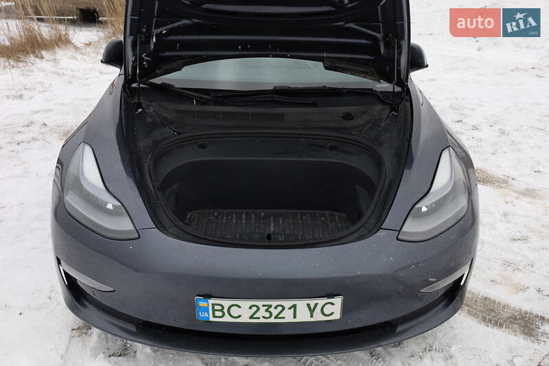 Седан Tesla Model 3 2021 в Новояворовске