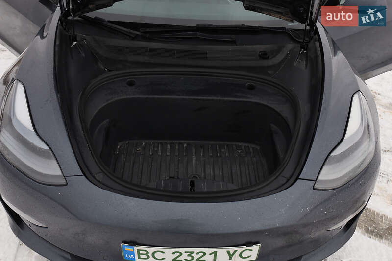 Седан Tesla Model 3 2021 в Новояворовске