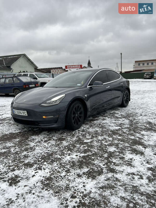 Tesla Model 3 2020
