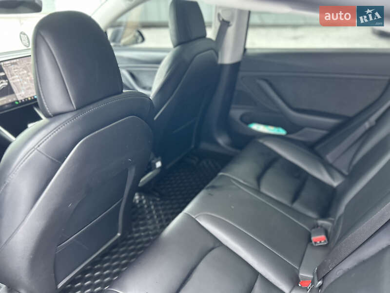 Седан Tesla Model 3 2020 в Сокалі