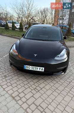 Седан Tesla Model 3 2022 в Львове