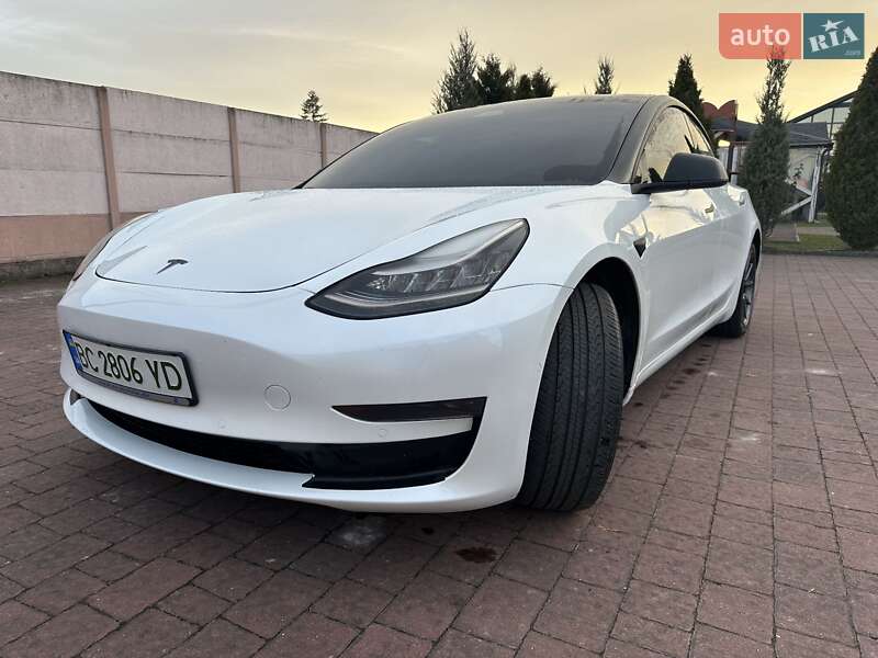 Седан Tesla Model 3 2020 в Стрые
