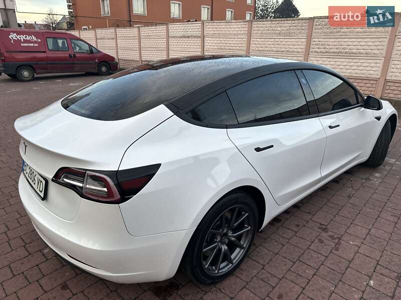 Седан Tesla Model 3 2020 в Стрые