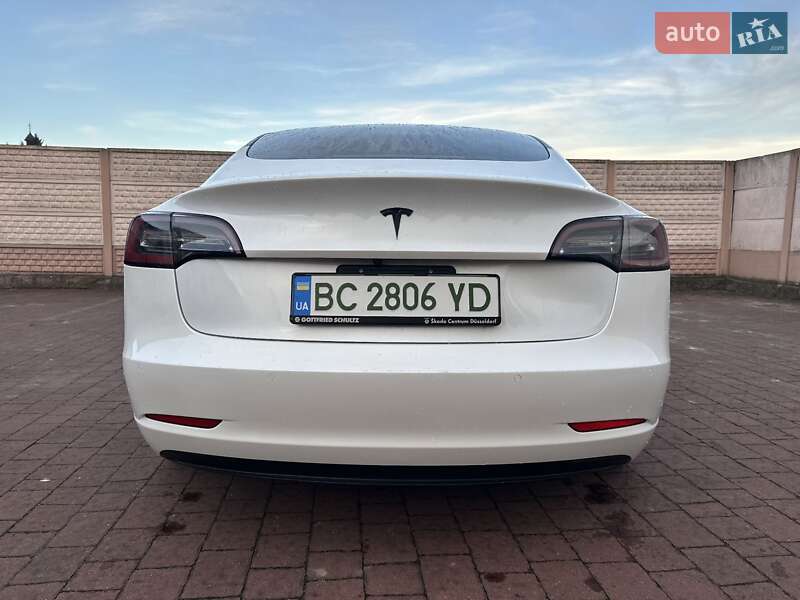 Седан Tesla Model 3 2020 в Стрые