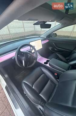 Седан Tesla Model 3 2020 в Стрые