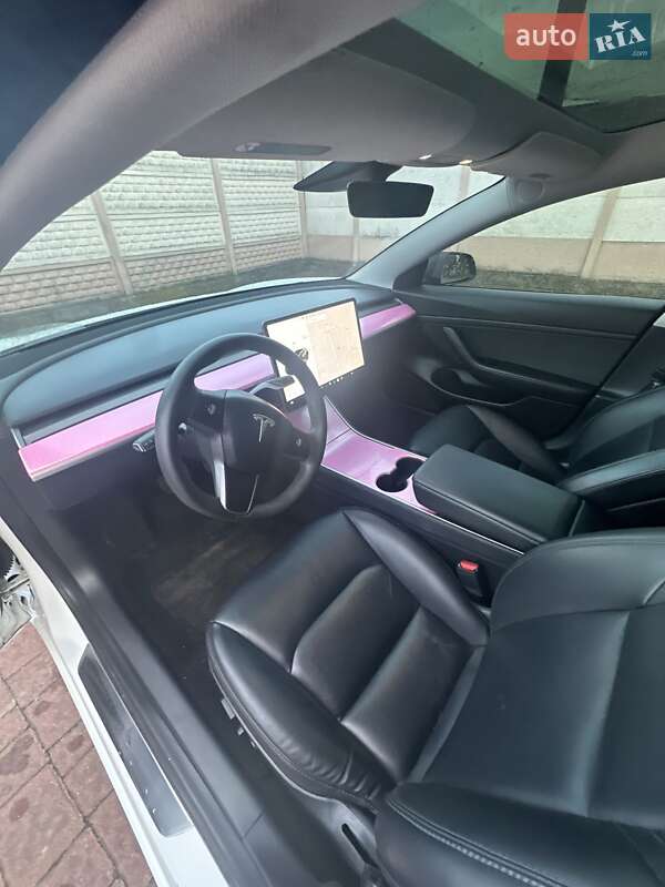 Седан Tesla Model 3 2020 в Стрые