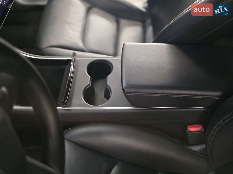 Седан Tesla Model 3 2018 в Львове фото 23 Седан Tesla Model 3 2018 в Львове