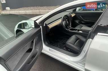 Седан Tesla Model 3 2019 в Киеве