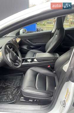 Седан Tesla Model 3 2019 в Киеве