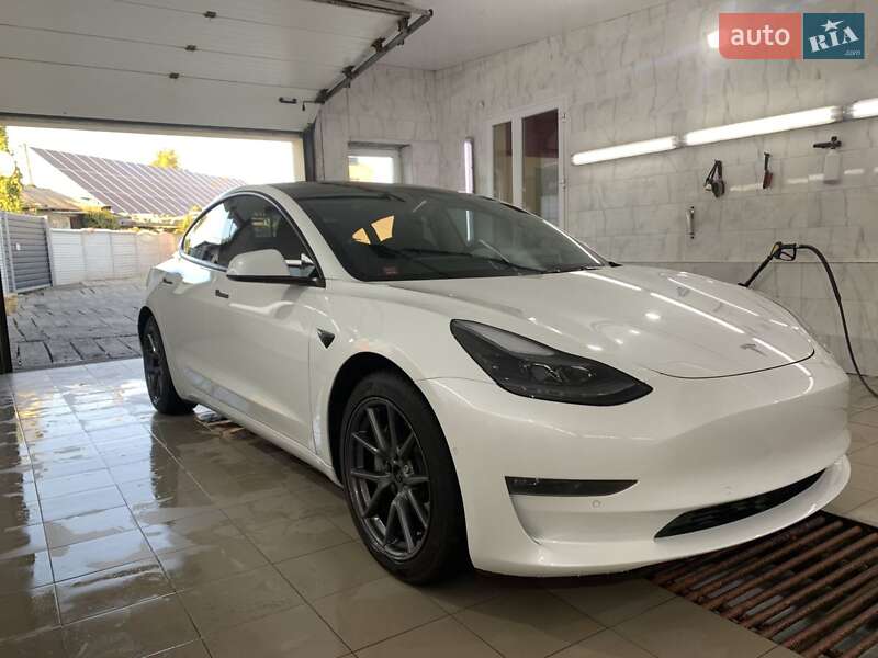 Седан Tesla Model 3 2021 в Новых Санжарах