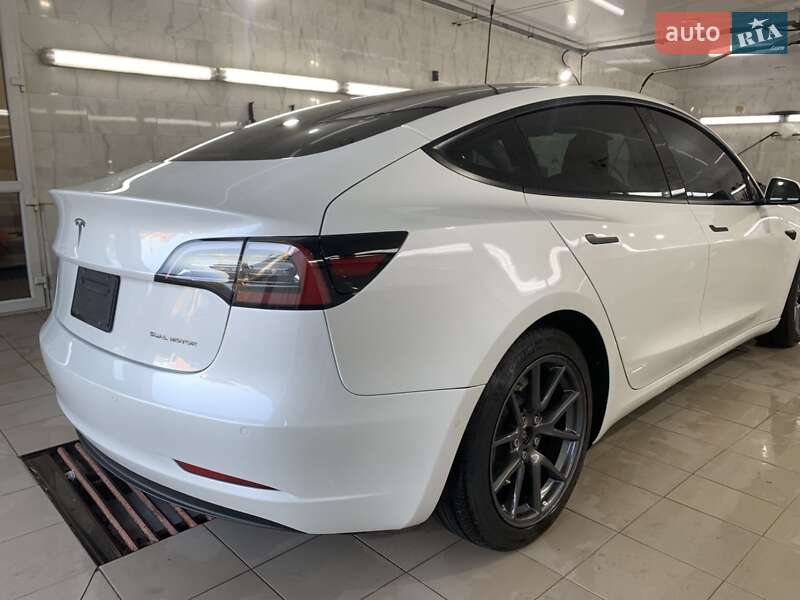 Седан Tesla Model 3 2021 в Нових Санжарах