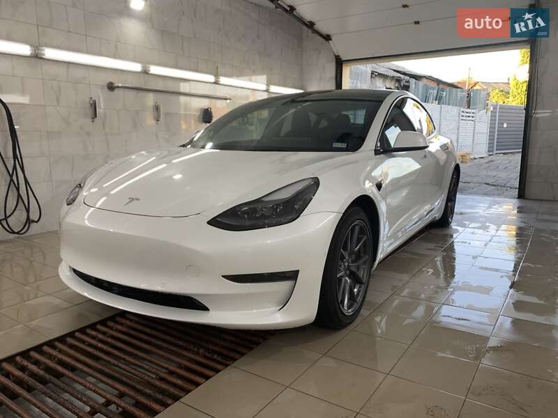 Седан Tesla Model 3 2021 в Новых Санжарах