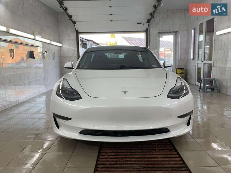 Седан Tesla Model 3 2021 в Новых Санжарах