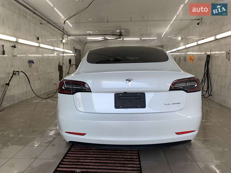 Седан Tesla Model 3 2021 в Новых Санжарах