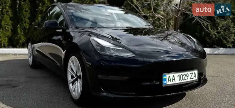 Седан Tesla Model 3 2021 в Киеве