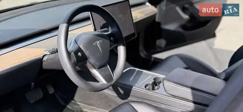 Седан Tesla Model 3 2021 в Киеве