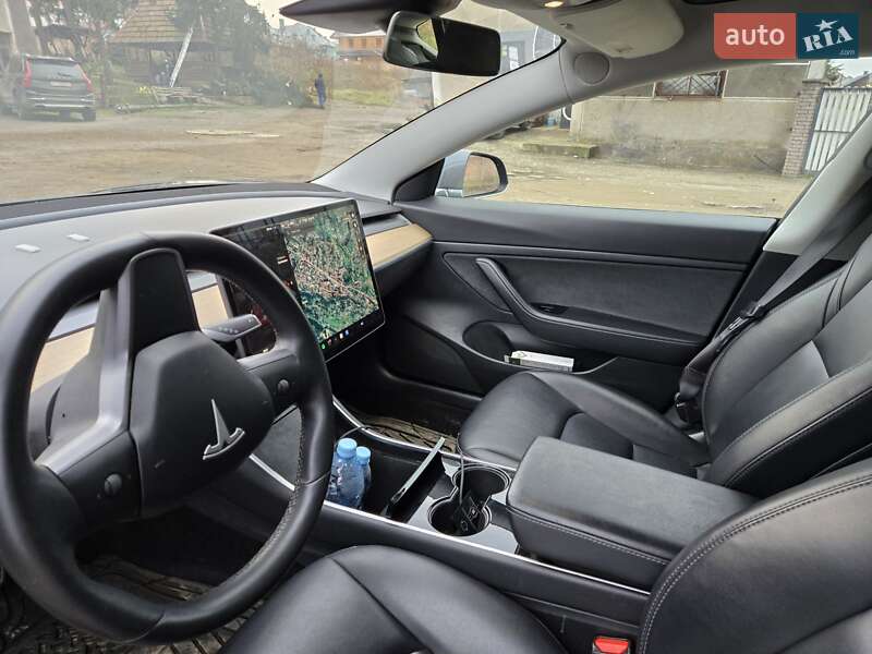 Седан Tesla Model 3 2020 в Снятине