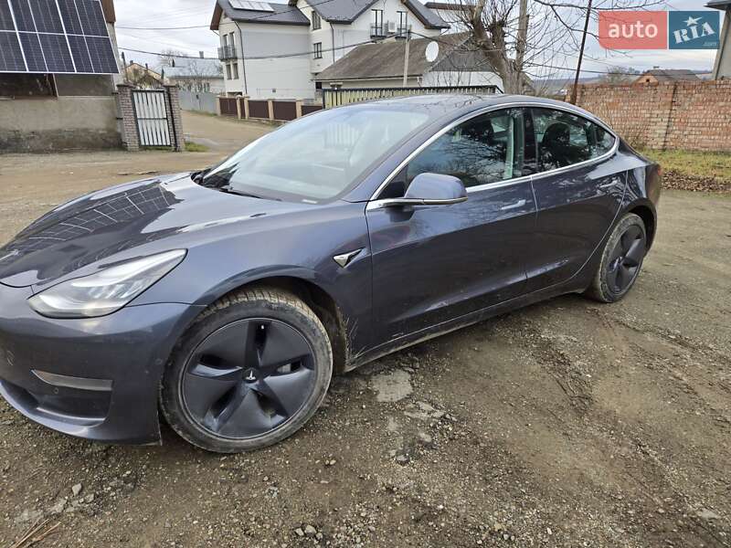 Седан Tesla Model 3 2020 в Снятине