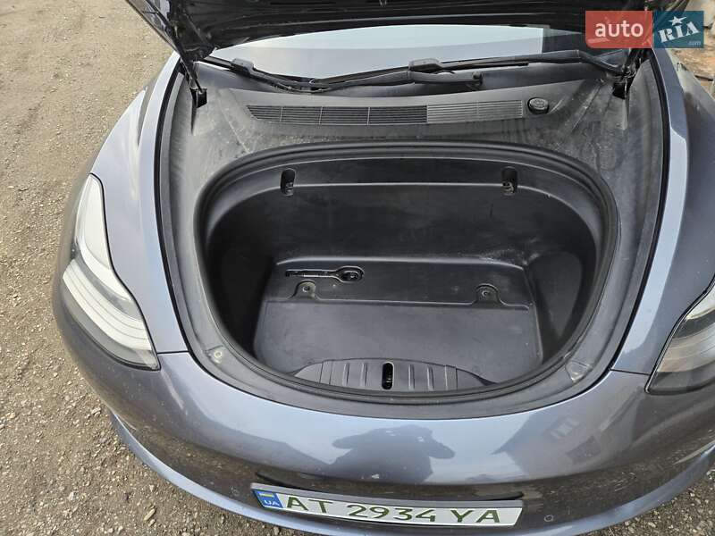 Седан Tesla Model 3 2020 в Снятине